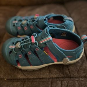 Teal and Pink Keen Sandals size 3 EU 35 -Girls